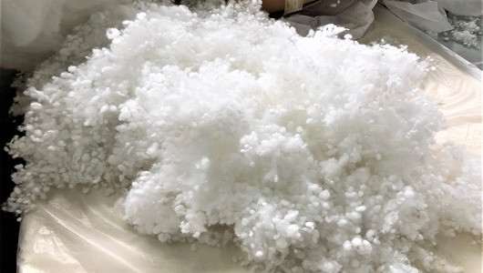5. بالش هارد درجه 1 (900 گرم) ثابت و مقاوم، برای خوابی محکم و استاندارد.